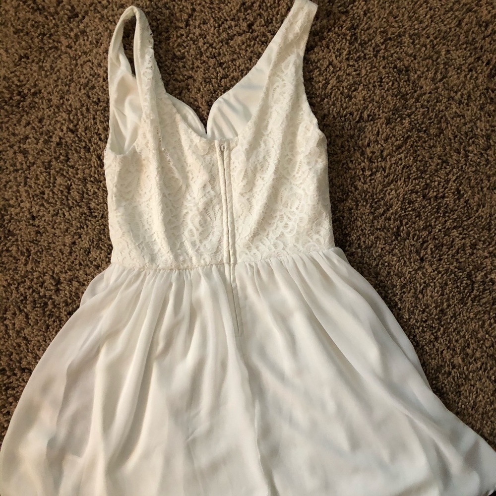 FRANCESCA’S SIMPLE LACE DRESS